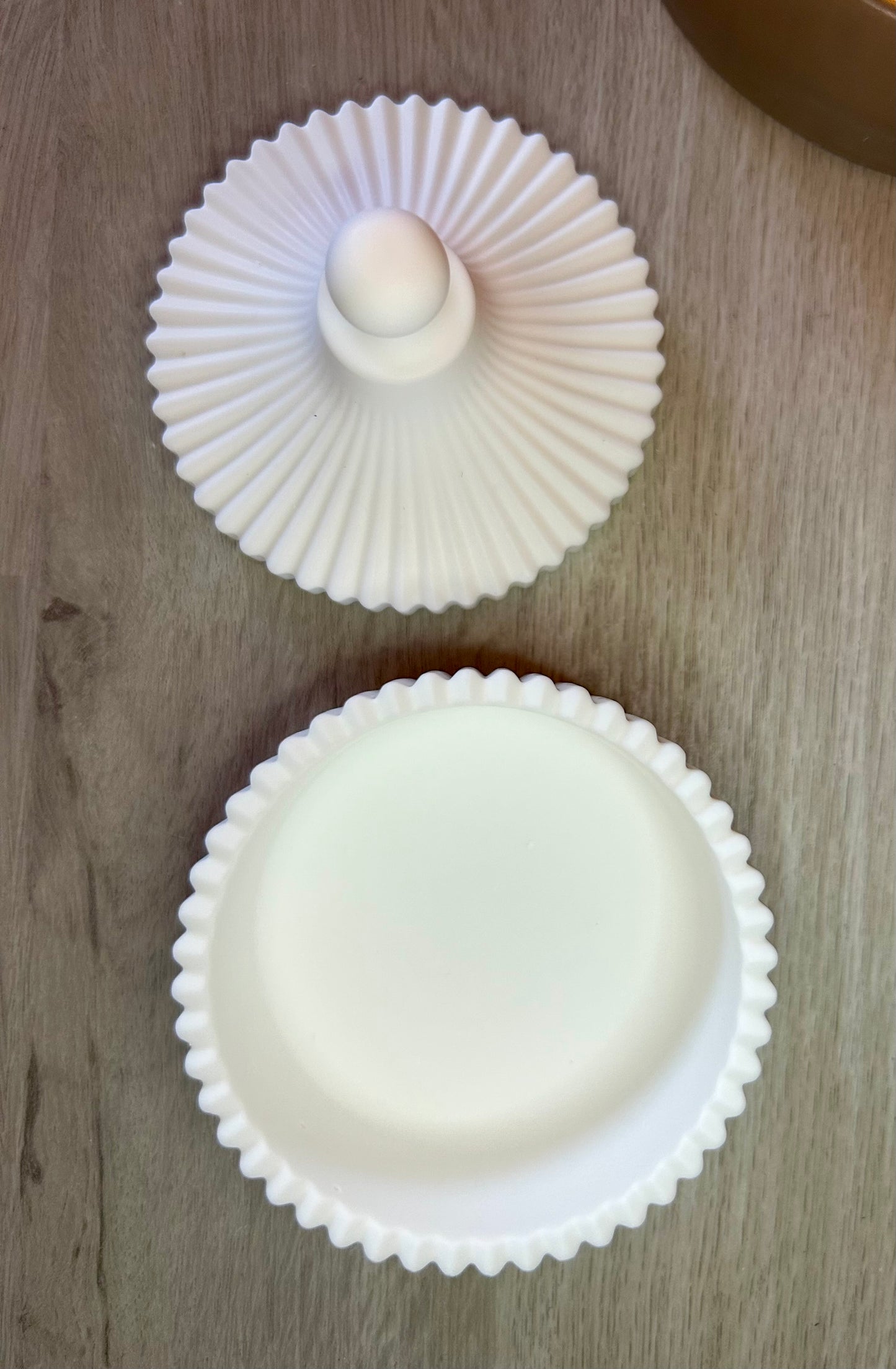 Traditional Style Ribbed Trinket Dish