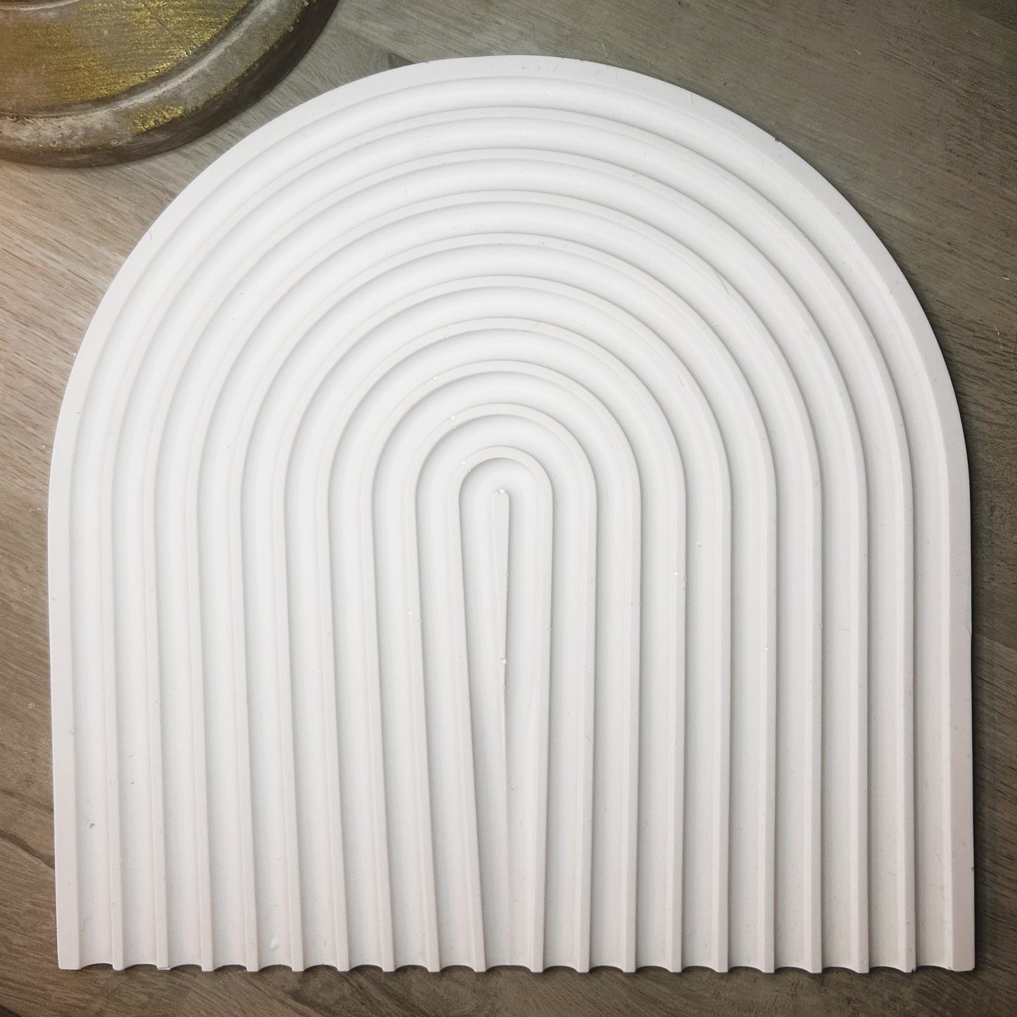 Arched Ribbed Rainbow Tray